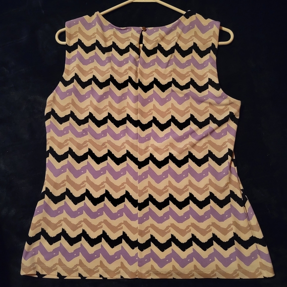 Calvin Klien Sleeveless Top - Picture 3 of 4